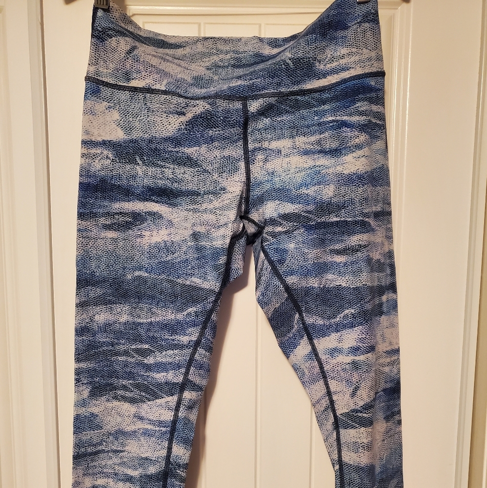 Lululemon Crop - Picture 1 of 4